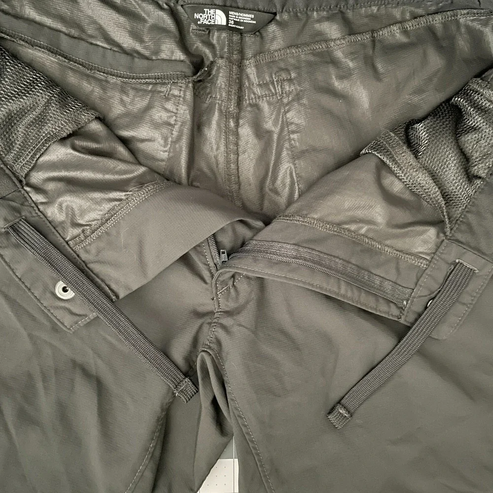 The North Face Mens 36 Dark‎ Gray Cargo Shorts Hiking Outdoor Adventure